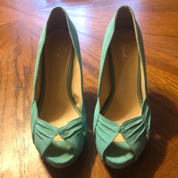 Peep Toe Pumps - Picture 1 of 3